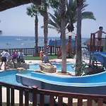Palm & אתר נופש לרנקה