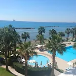 Palm & 4* לרנקה