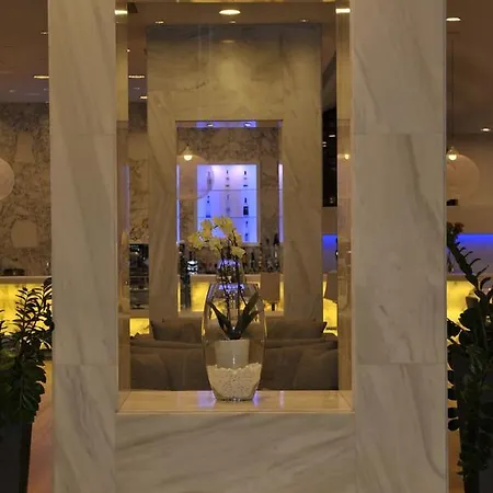 Resort Palm & Larnaca