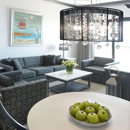 Resort Palm & Larnaca