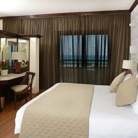 Resort Palm & Larnaca