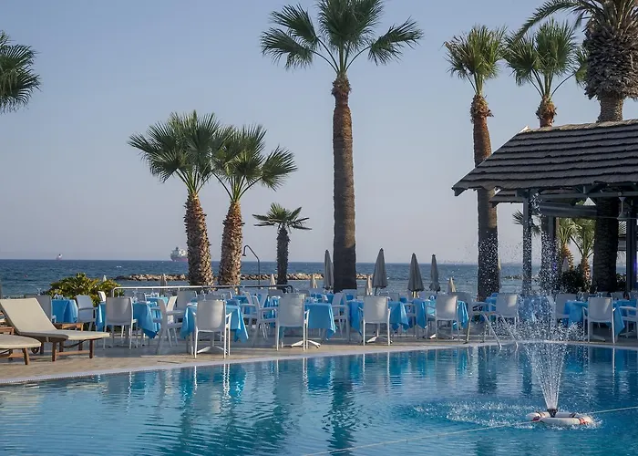 Resort Palm & Larnaca