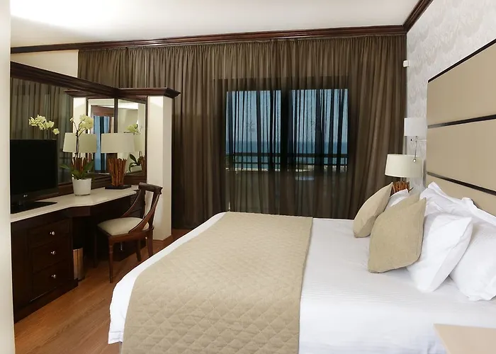 Resort Palm & Larnaca