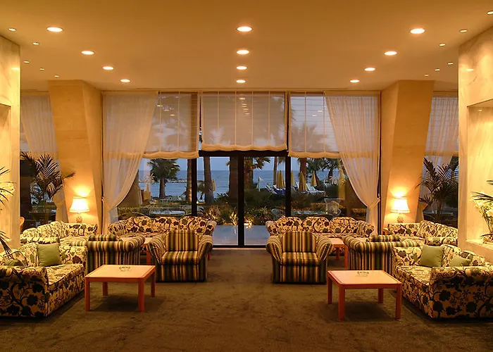 Resort Palm & Larnaca