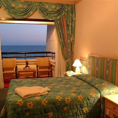 Resort Palm & 4*