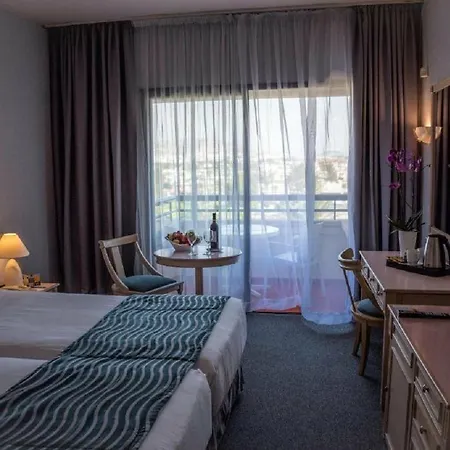 Rezort Palm & 4*