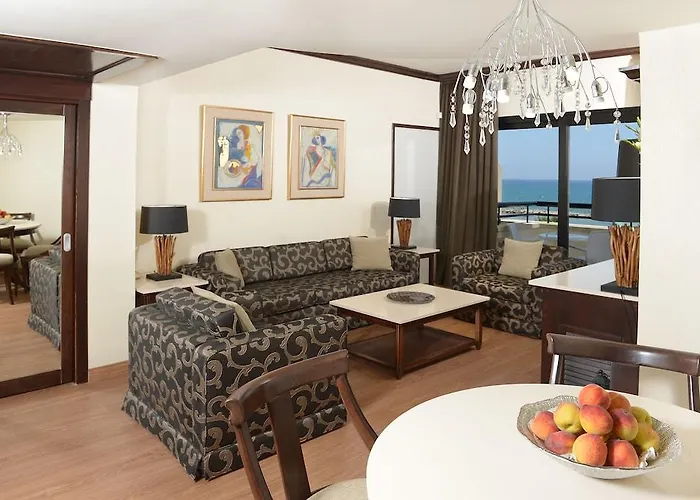 Palm & Λάρνακα