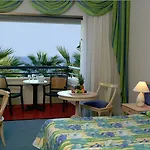 Palm & لارنكا