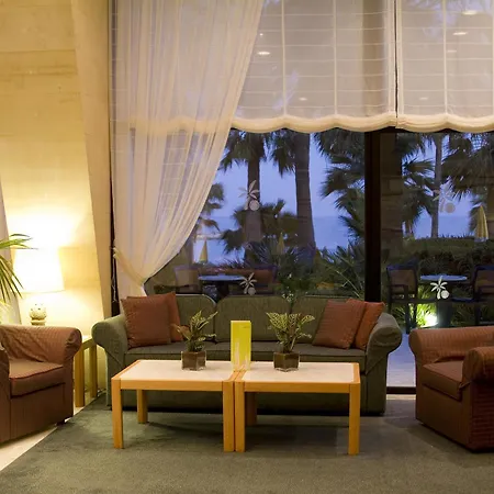 Palm & 4*