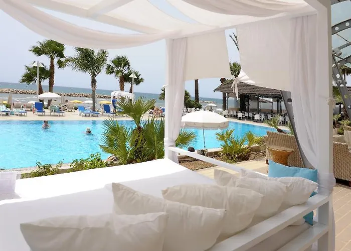 Semesteranläggning (resort) Palm & Larnaca